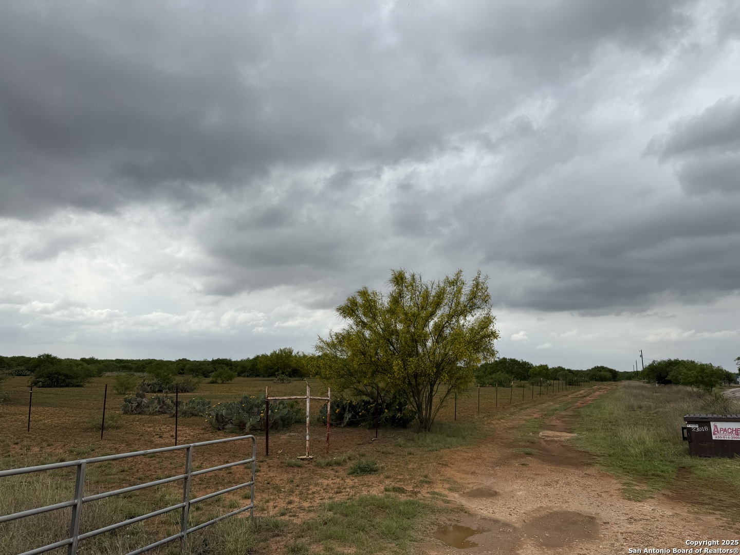 8762 Fm 140 Charlotte TX 78011