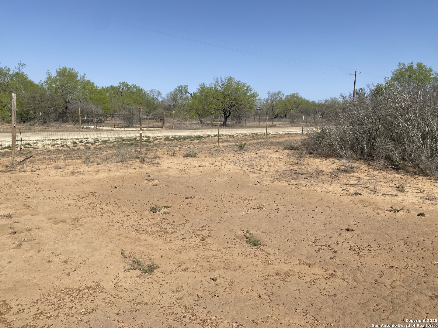 185 E Cr 2662 Devine TX 78016