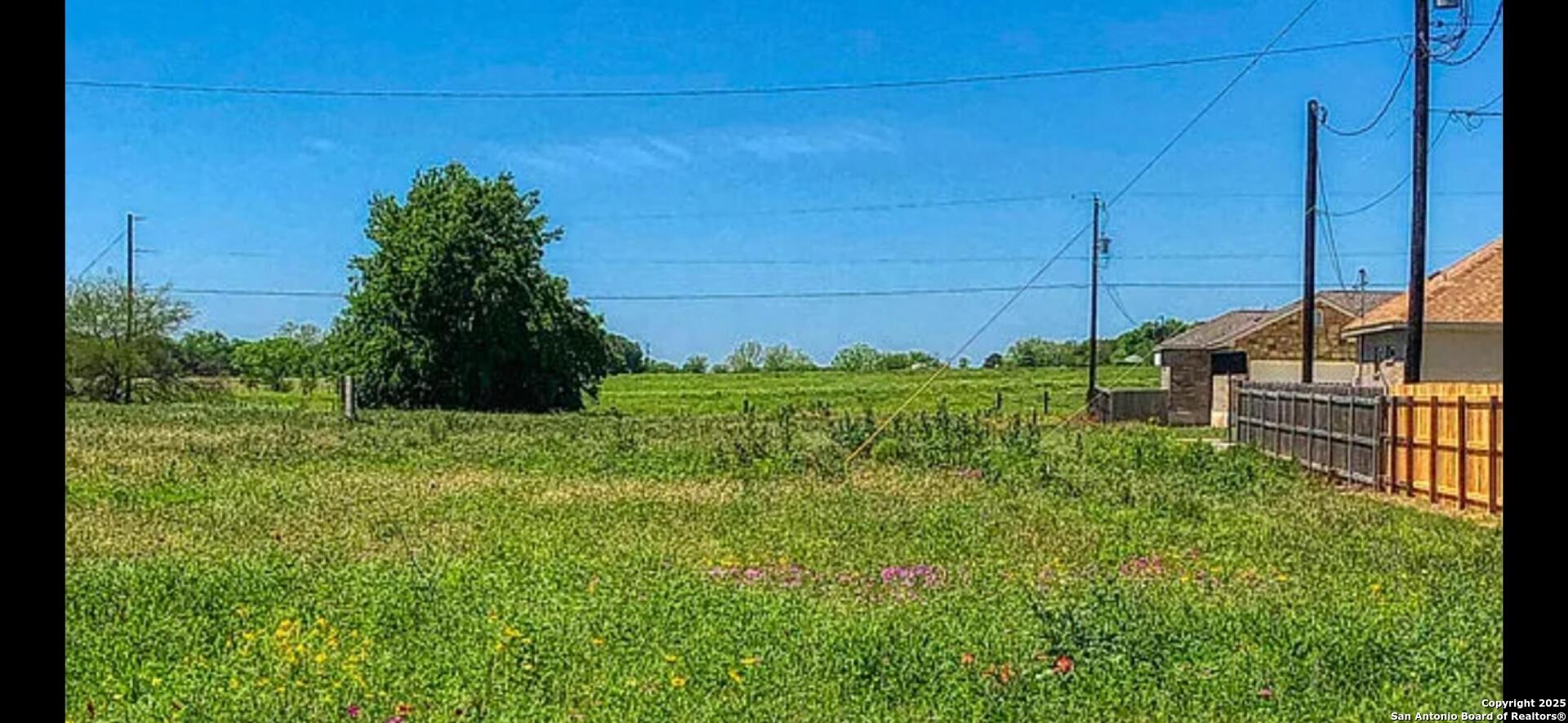 160 N 1st Street Floresville TX 78114