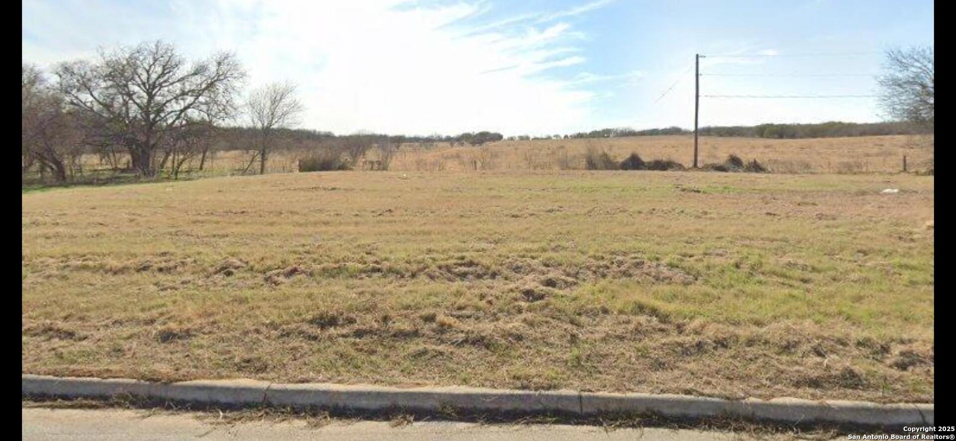 160 N 1st Street Floresville TX 78114