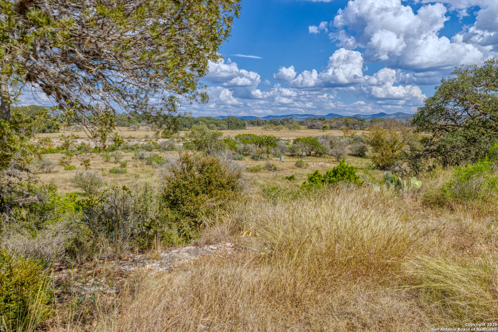 2554 Cr 380 Barksdale TX 78828