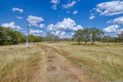 2554 Cr 380 Barksdale TX 78828