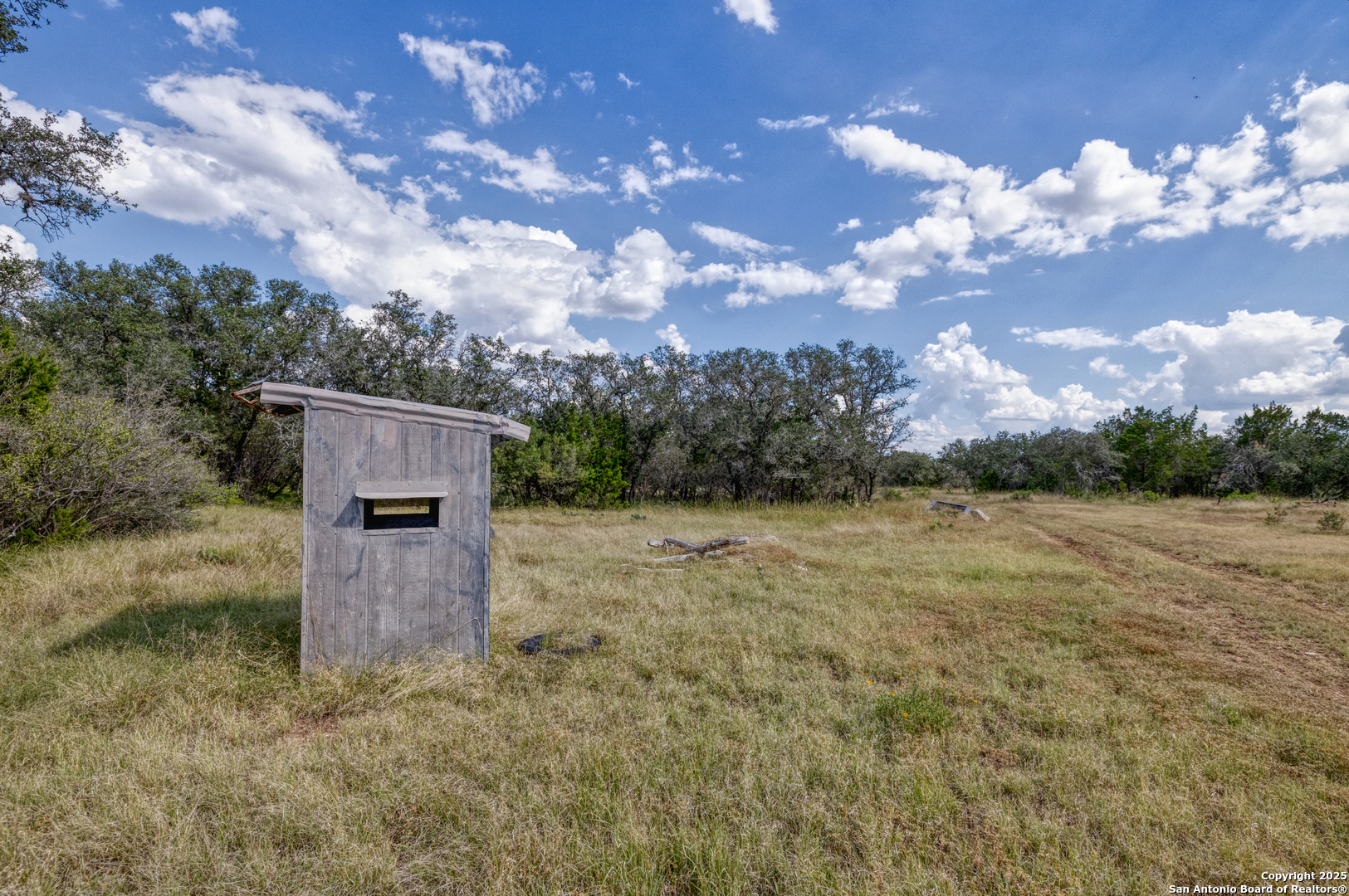 2554 Cr 380 Barksdale TX 78828