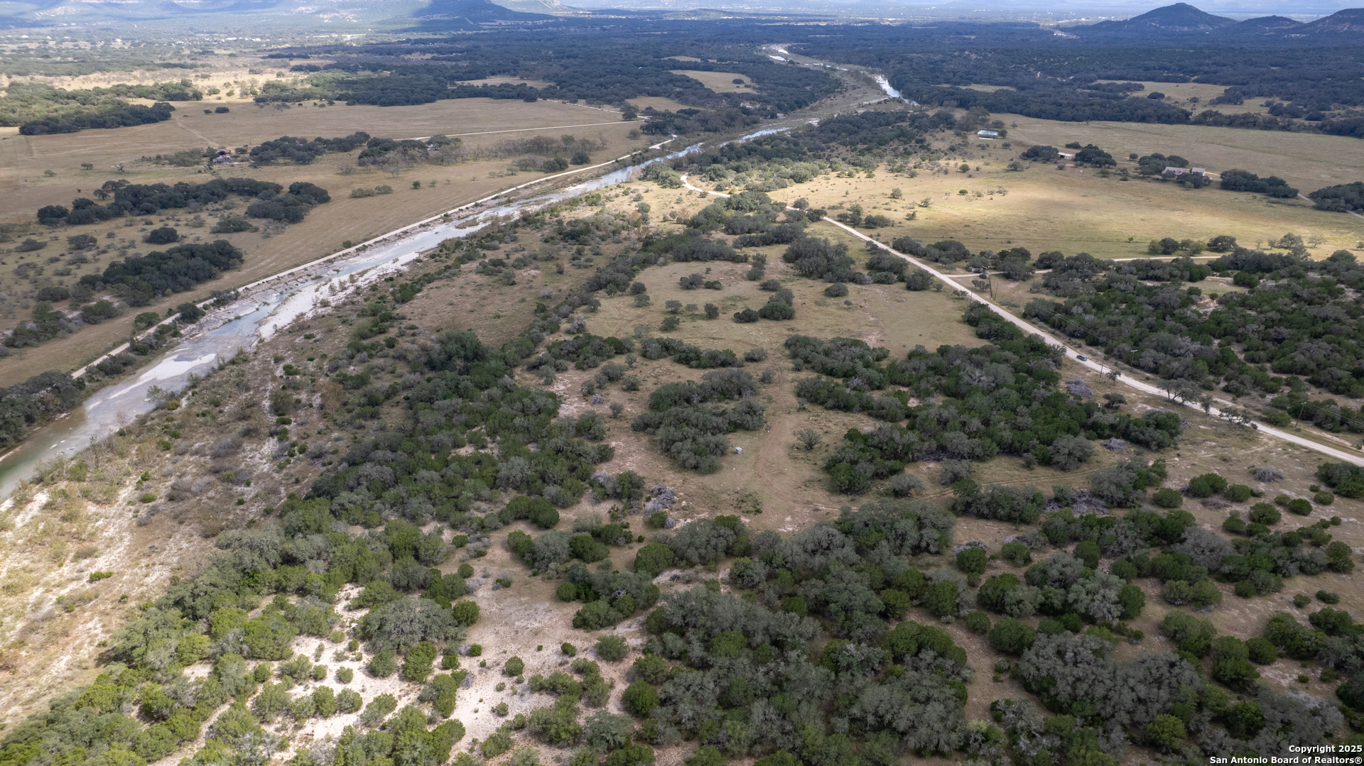 2554 Cr 380 Barksdale TX 78828