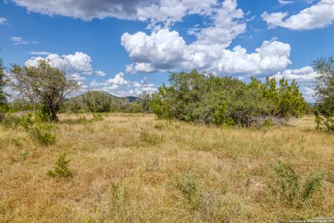 2554 Cr 380 Barksdale TX 78828