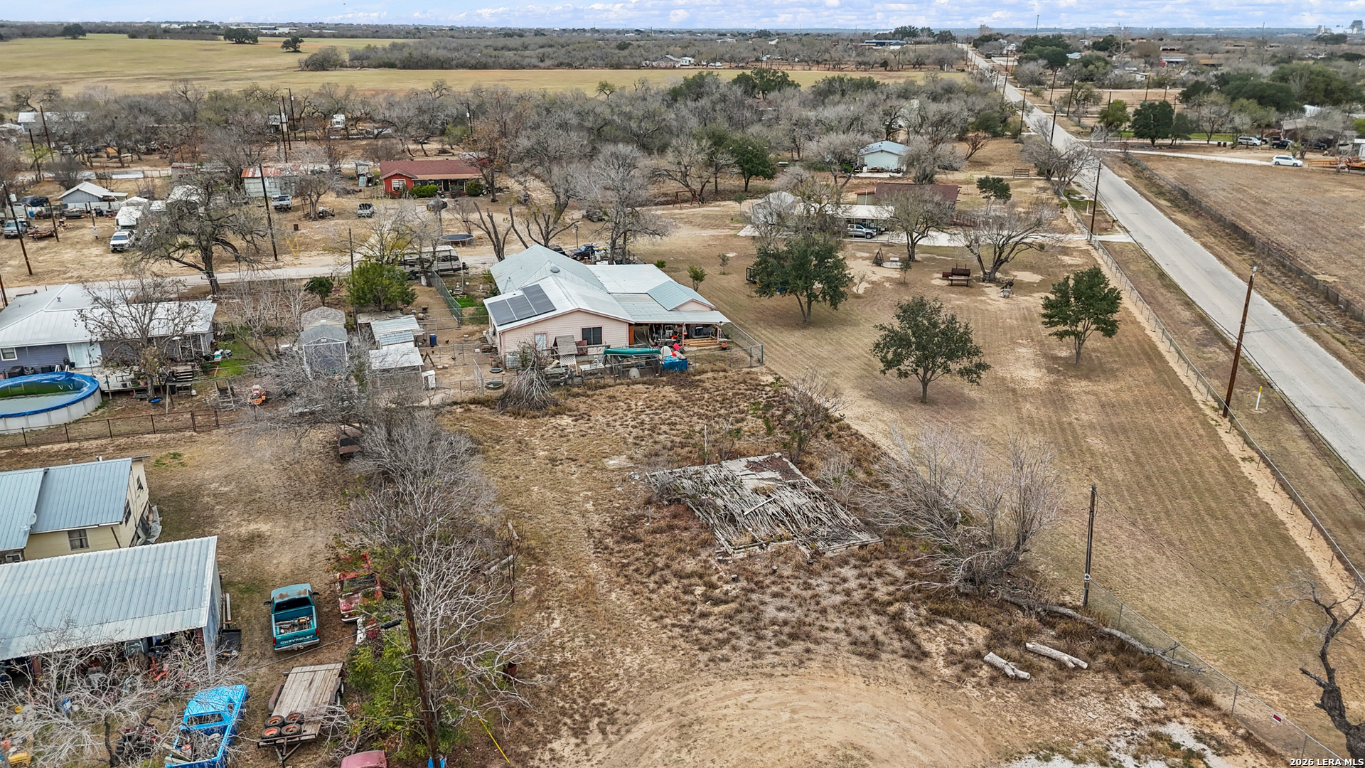 231 E 4th Elmendorf TX 78112