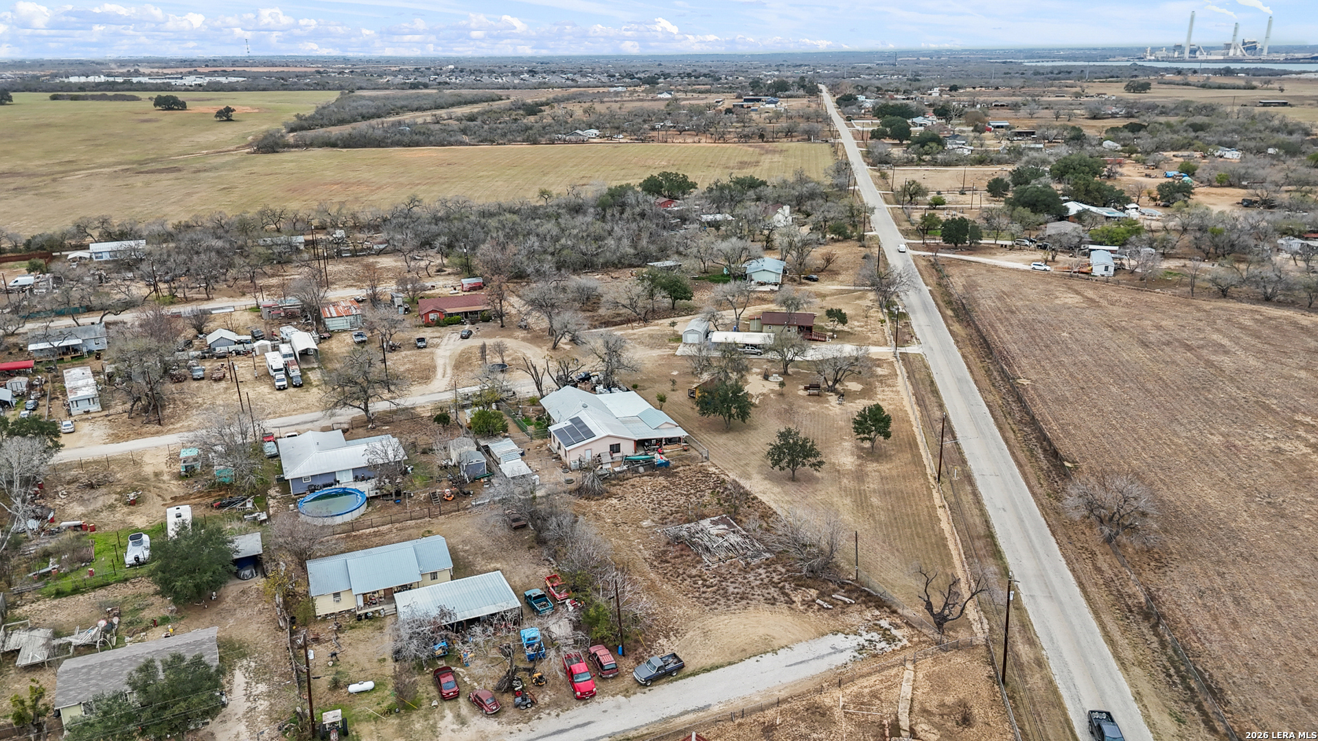 231 E 4th Elmendorf TX 78112