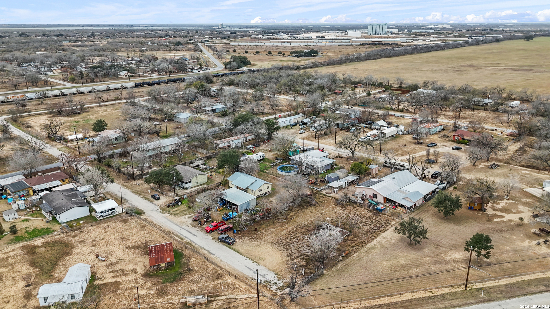231 E 4th Elmendorf TX 78112