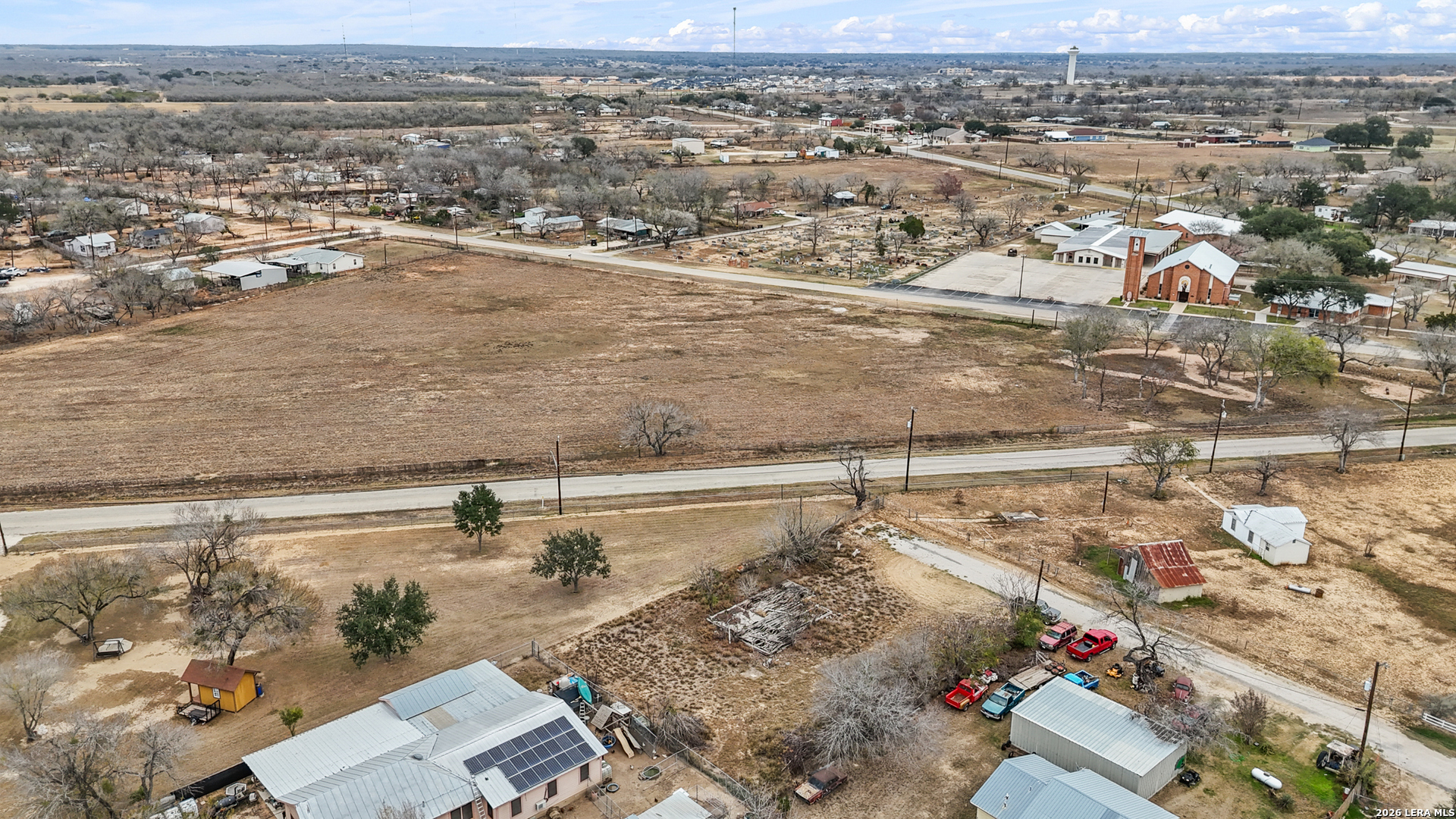 231 E 4th Elmendorf TX 78112