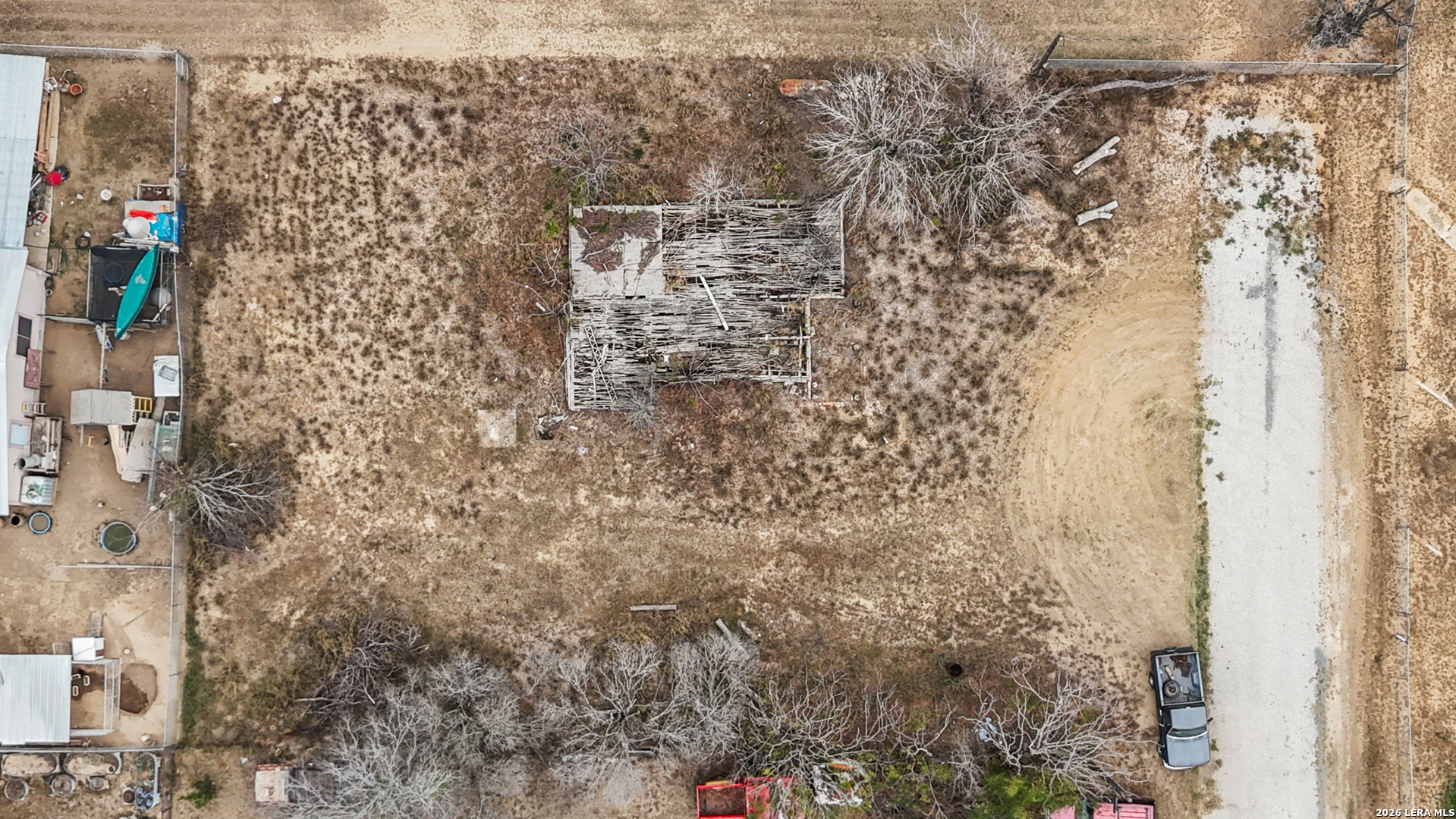 231 E 4th Elmendorf TX 78112