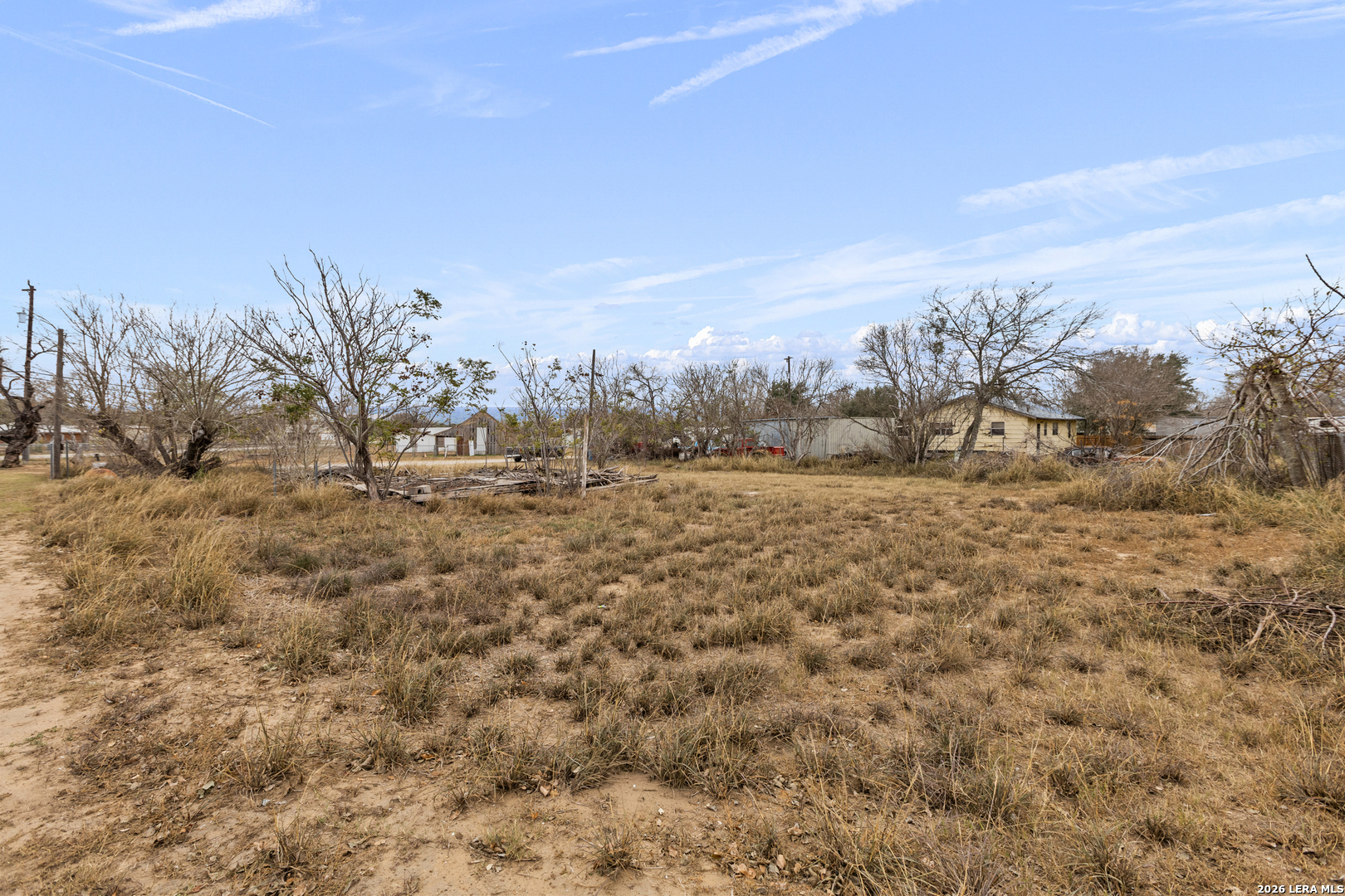 231 E 4th Elmendorf TX 78112