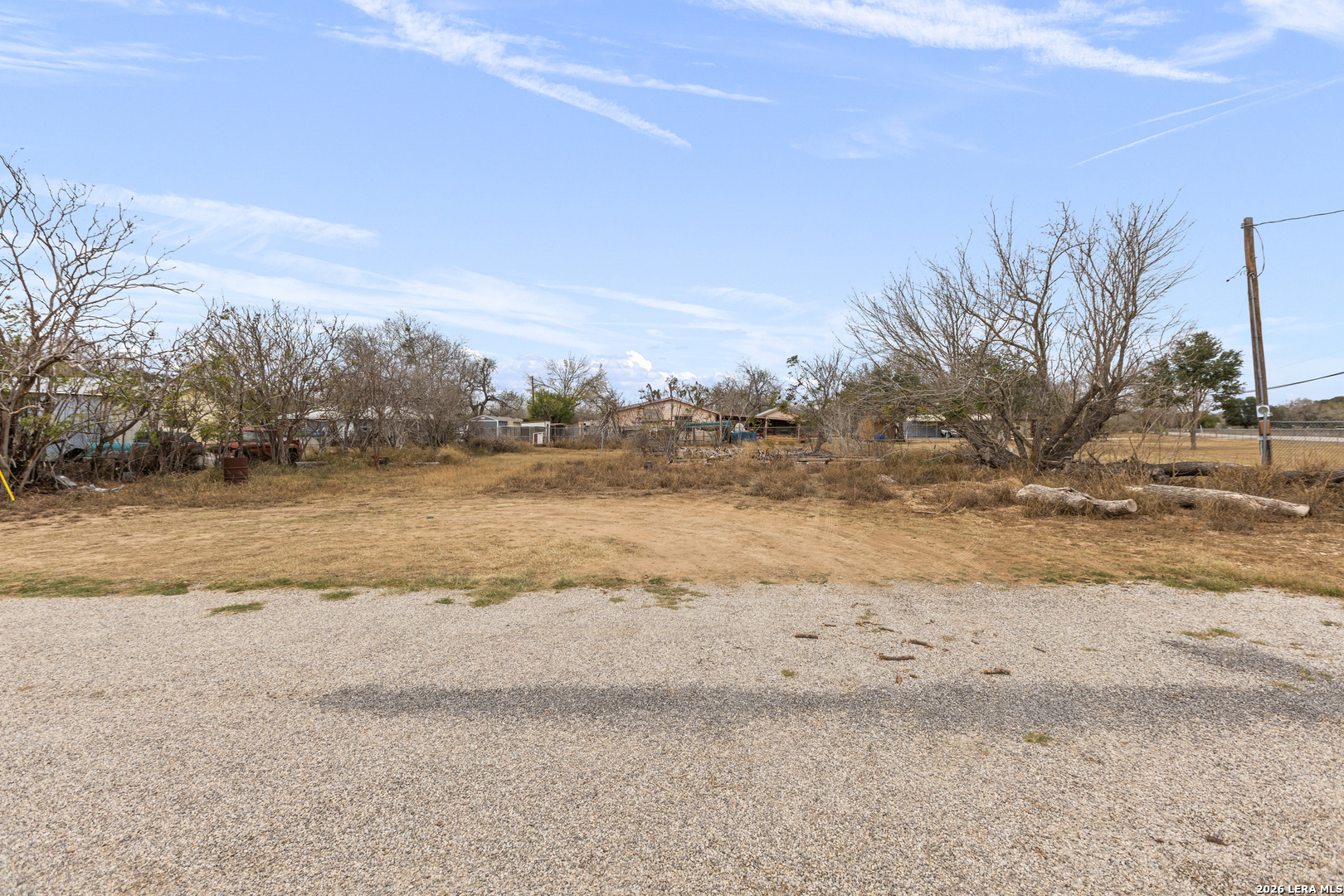 231 E 4th Elmendorf TX 78112