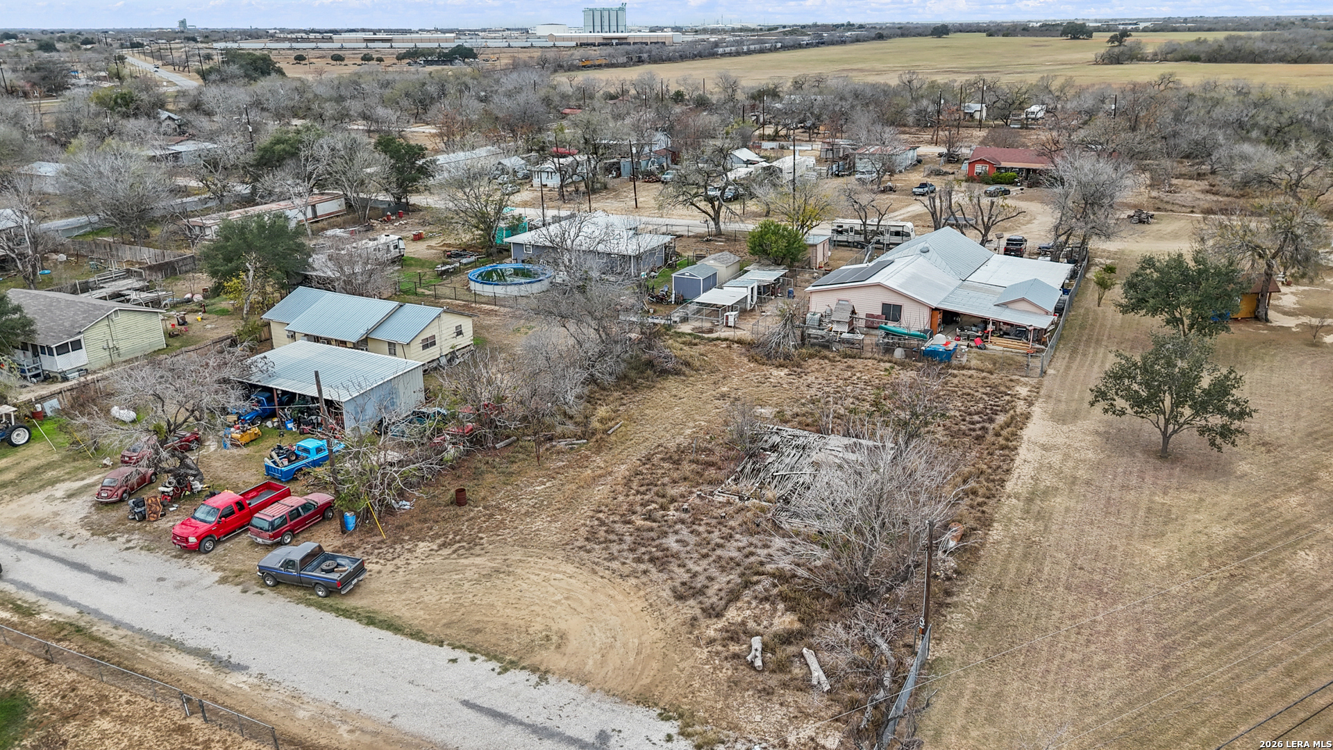 231 E 4th Elmendorf TX 78112