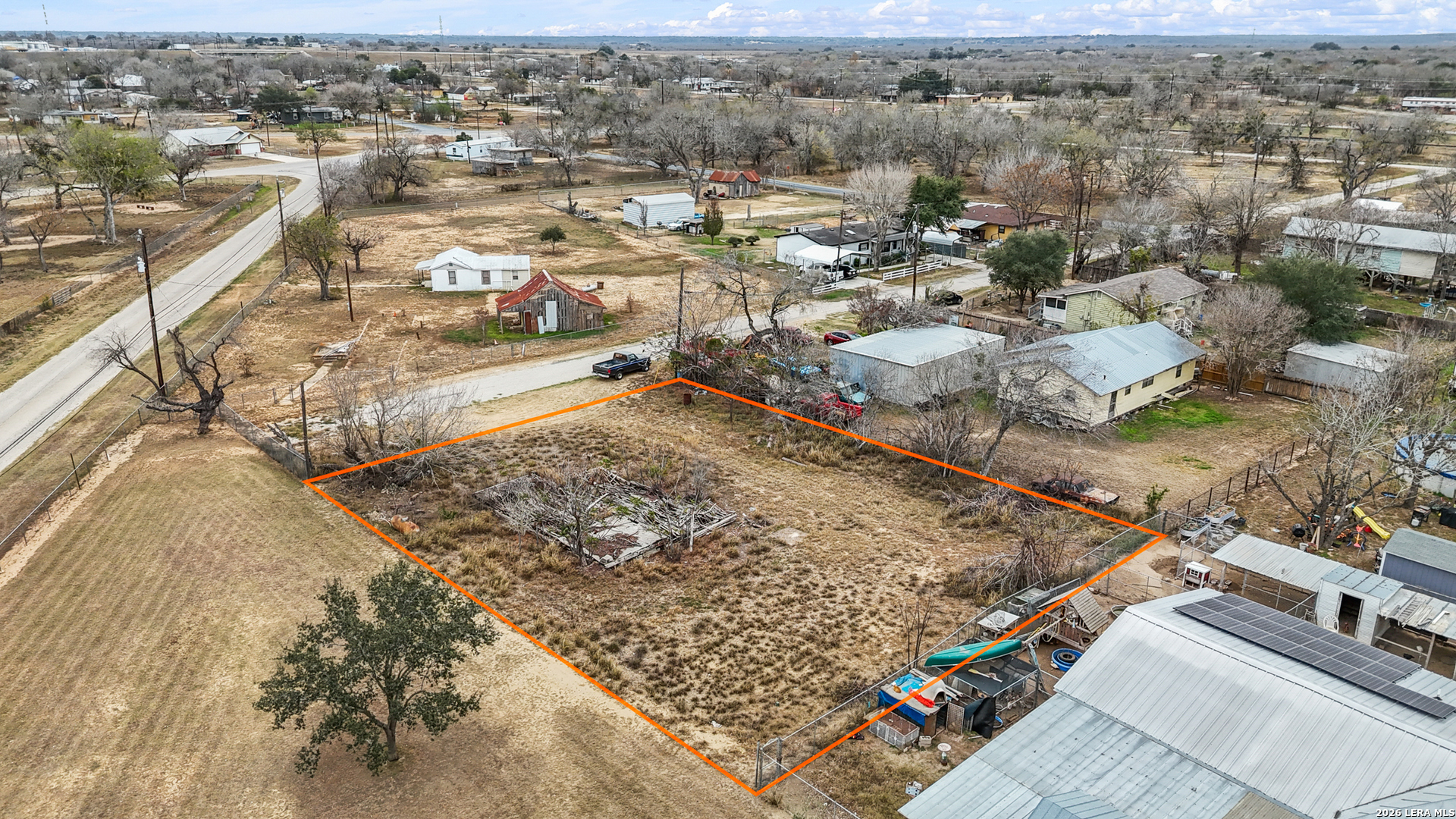 231 E 4th Elmendorf TX 78112