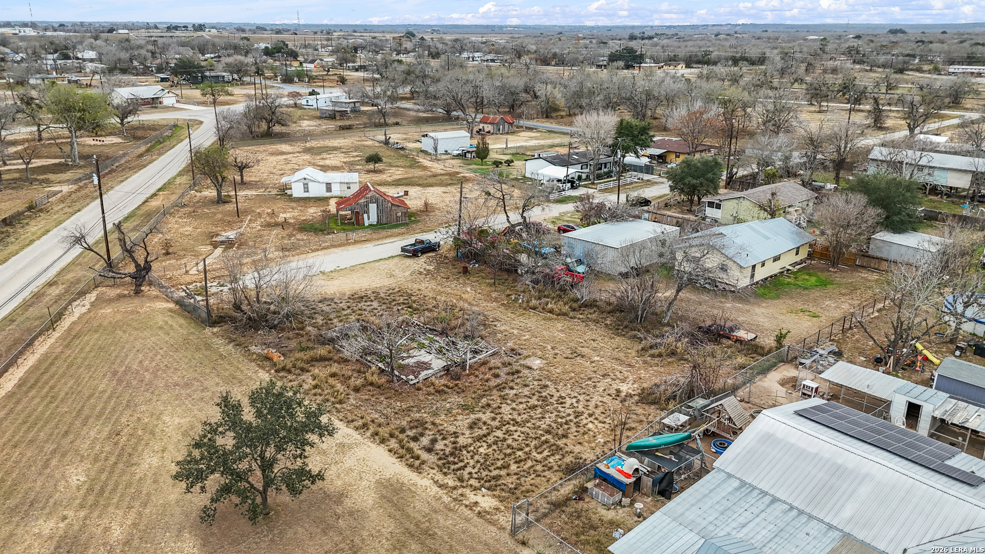 231 E 4th Elmendorf TX 78112