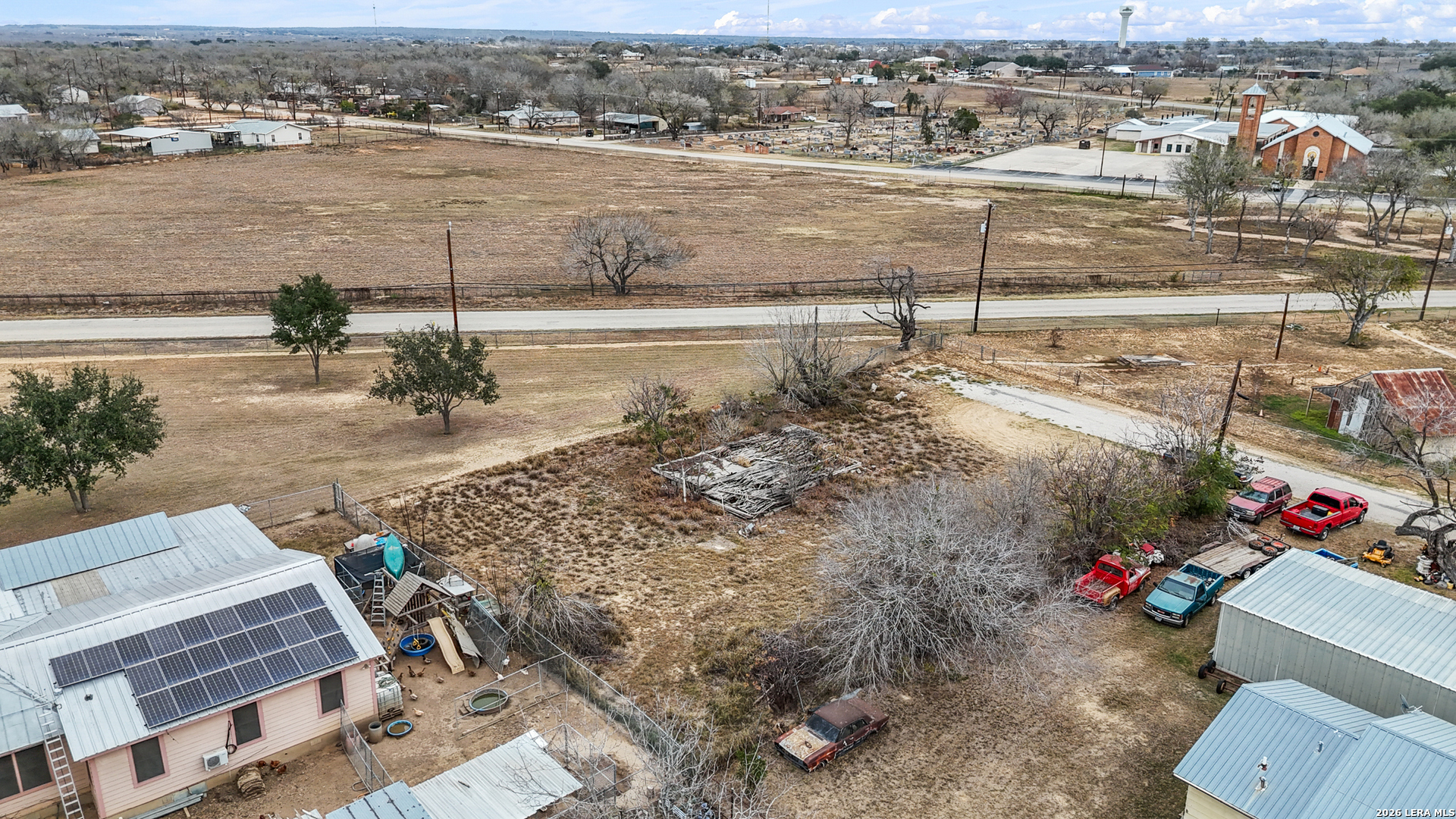 231 E 4th Elmendorf TX 78112