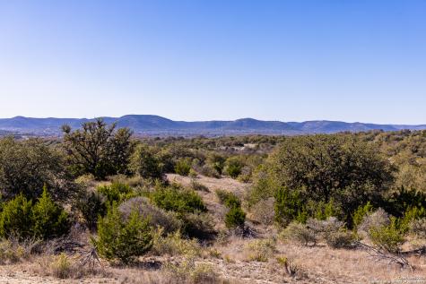 2400 Little Dry Frio Road Leakey TX 78873