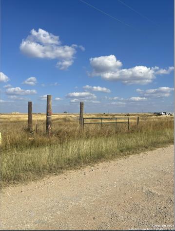 10 County Road 101 Floresville TX 78114