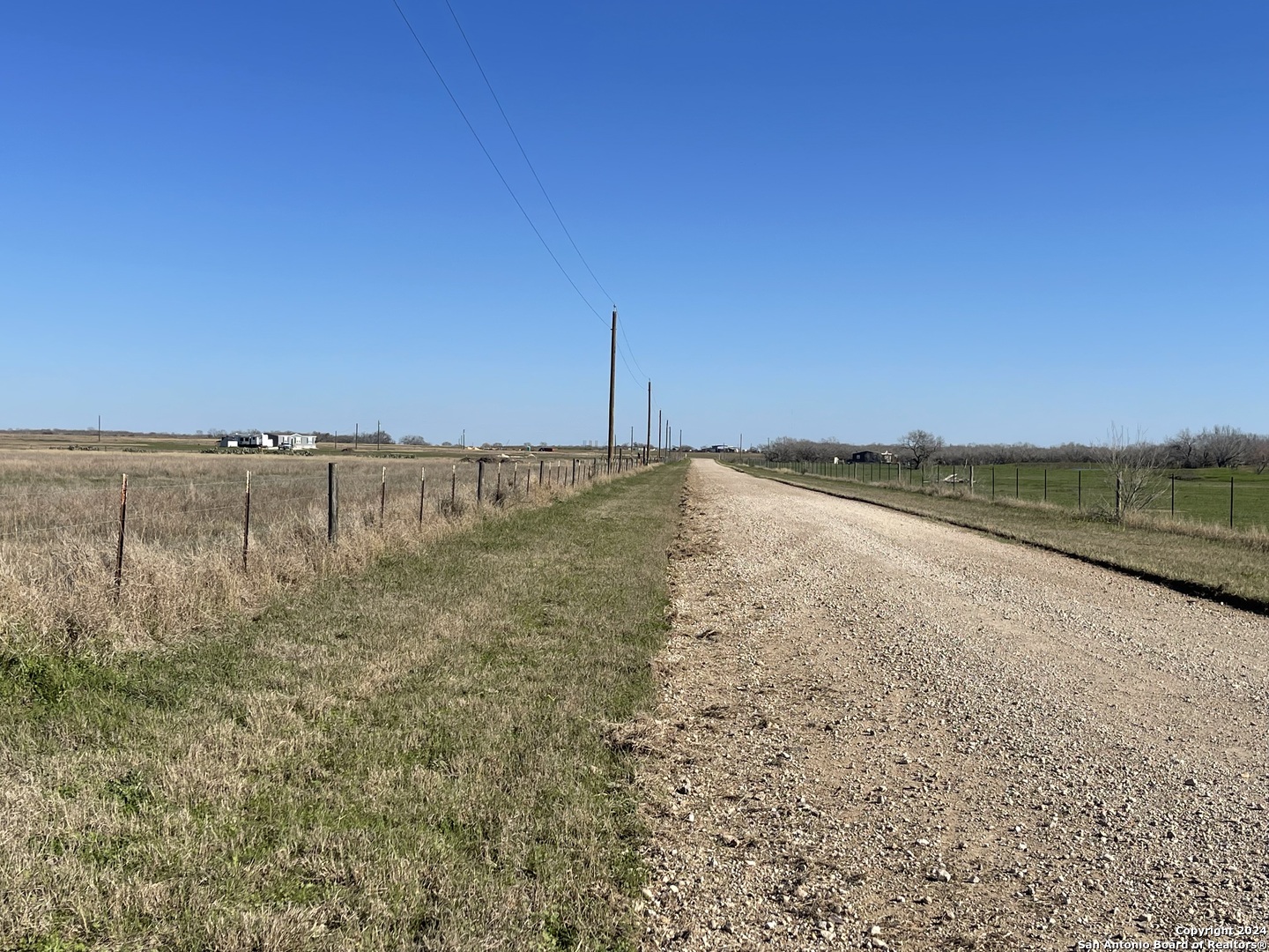 10 County Road 101 Floresville TX 78114
