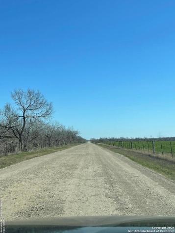 10 County Road 101 Floresville TX 78114