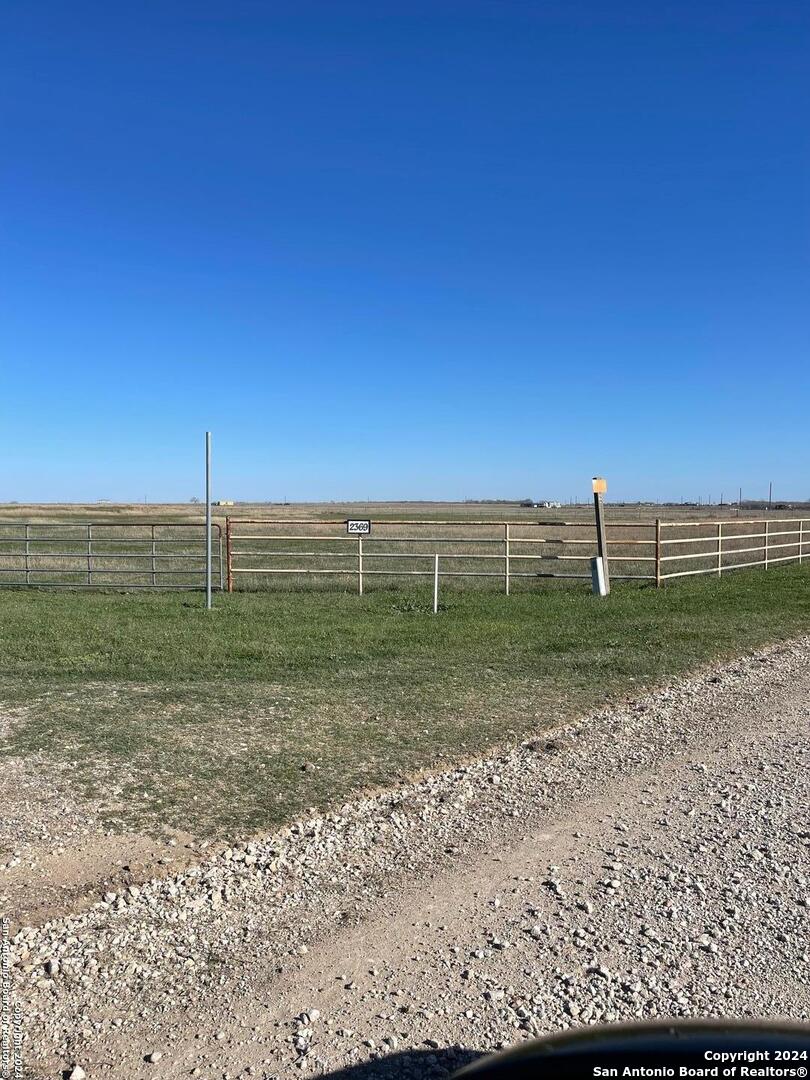 10 County Road 101 Floresville TX 78114