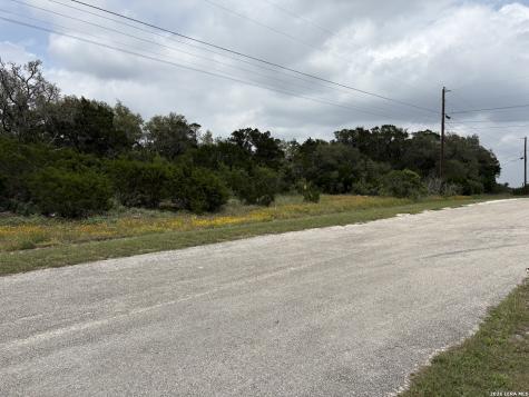 460 County Road 2753 Mico TX 78056