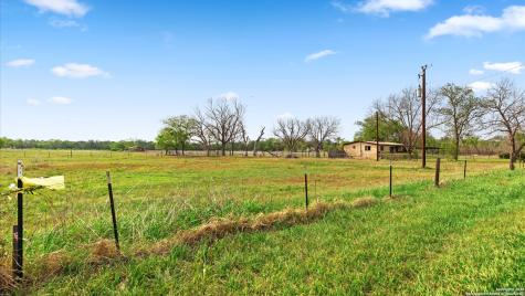 515 Dry Hollow La Vernia TX 78121