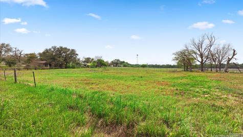 515 Dry Hollow La Vernia TX 78121