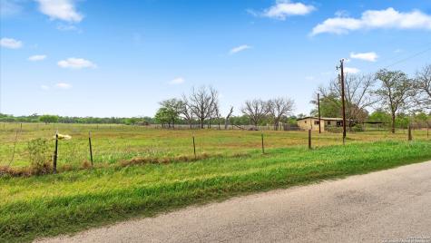 515 Dry Hollow La Vernia TX 78121