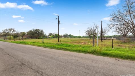 515 Dry Hollow La Vernia TX 78121