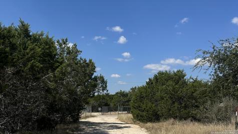 395 Rohrbuch Pipe Creek TX 78063