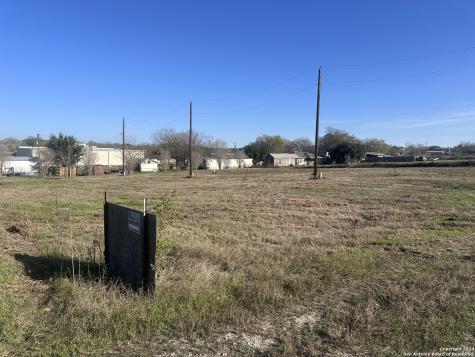 610 S 8th Street Stockdale TX 78160
