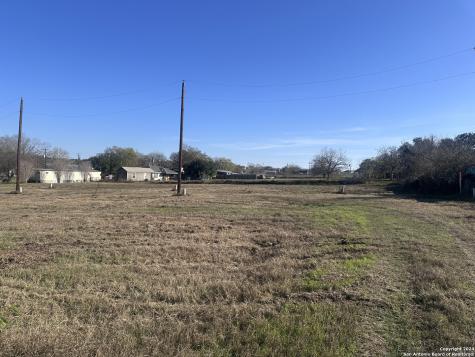 610 S 8th Street Stockdale TX 78160