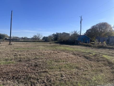 610 S 8th Street Stockdale TX 78160