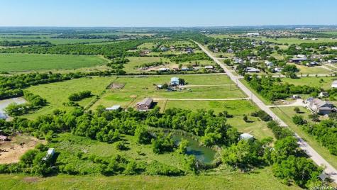 946 Country Lane Marion TX 78124