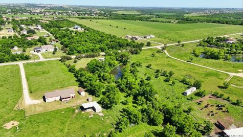 946 Country Lane Marion TX 78124