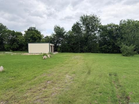 946 Country Lane Marion TX 78124