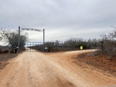 002 County Road 354 Charlotte TX 78011