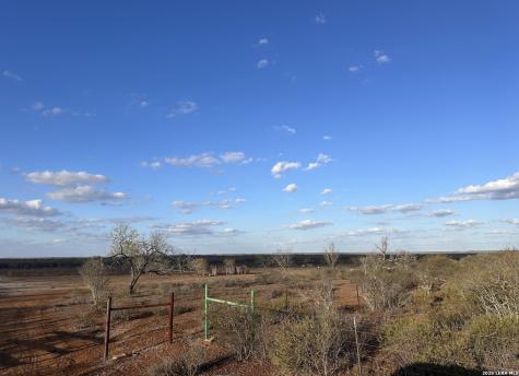 002 County Road 354 Charlotte TX 78011