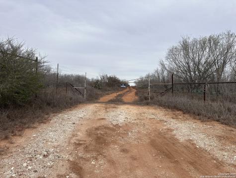 002 County Road 354 Charlotte TX 78011