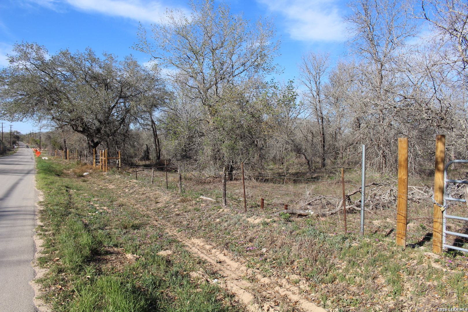 24222 Mathis Elmendorf TX 78112