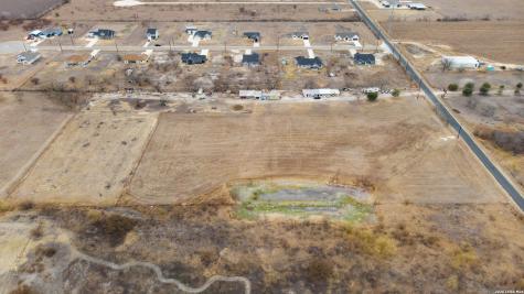 1140 County Road 6710 Natalia TX 78059