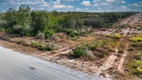 291 County Road 1670 Moore TX 78057