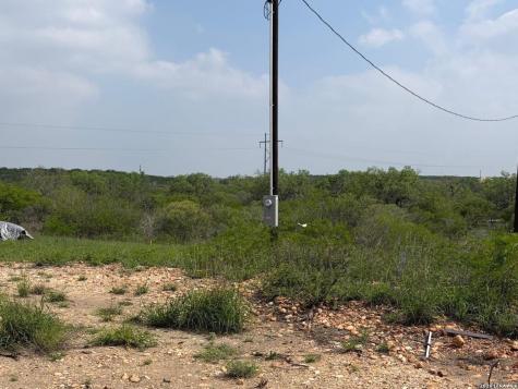 291 County Road 1670 Moore TX 78057