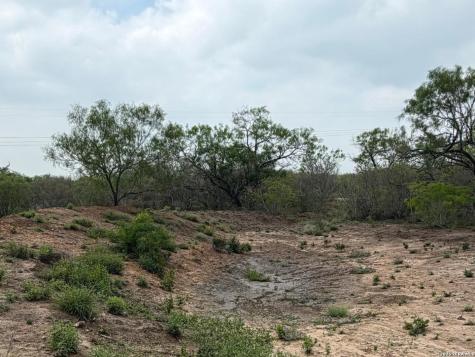 291 County Road 1670 Moore TX 78057