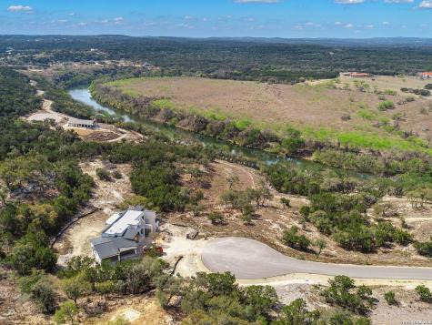 2042 Paradise Parkway Canyon Lake TX 78133