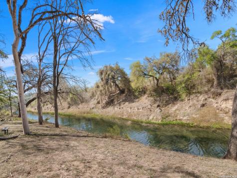 2042 Paradise Parkway Canyon Lake TX 78133