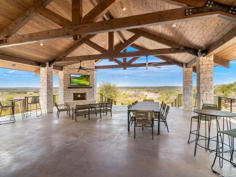 2042 Paradise Parkway Canyon Lake TX 78133