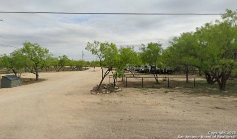 641 Bobwhite Loop Uvalde TX 78801