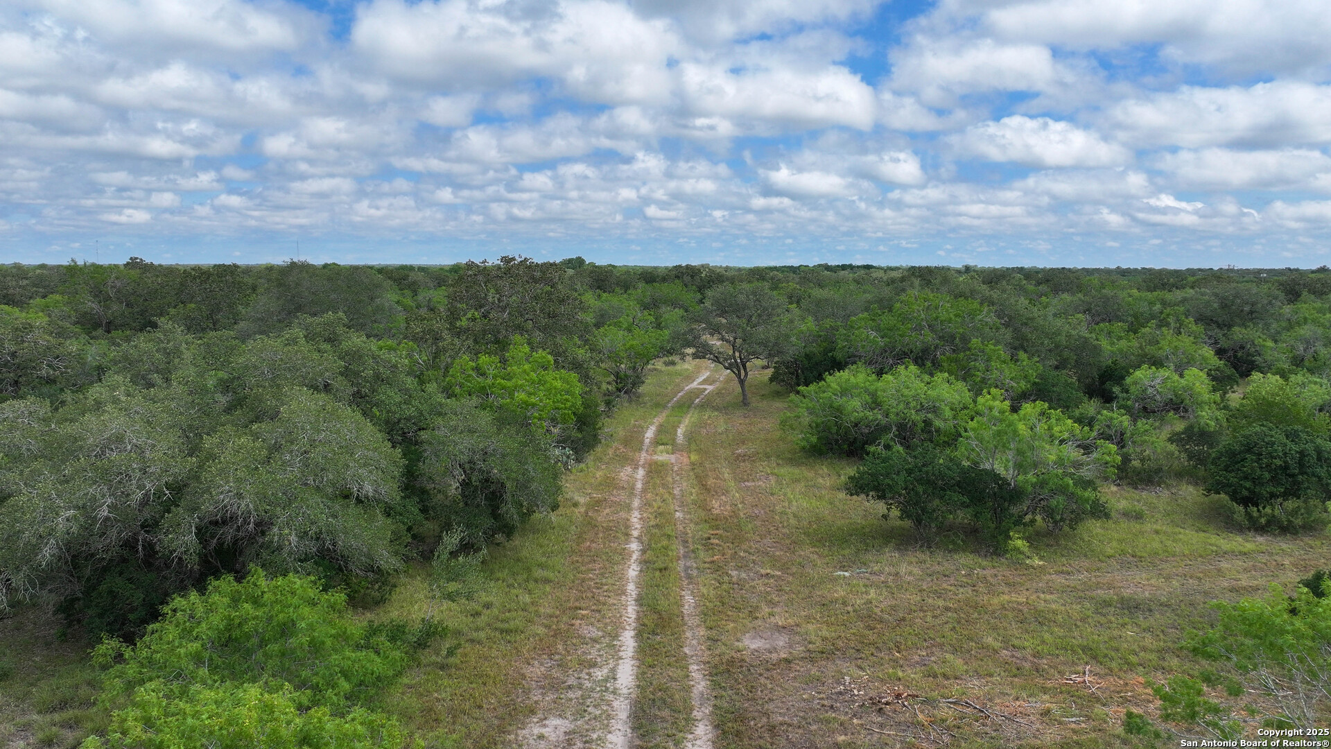 001 County Road 266 Gillett TX 78116